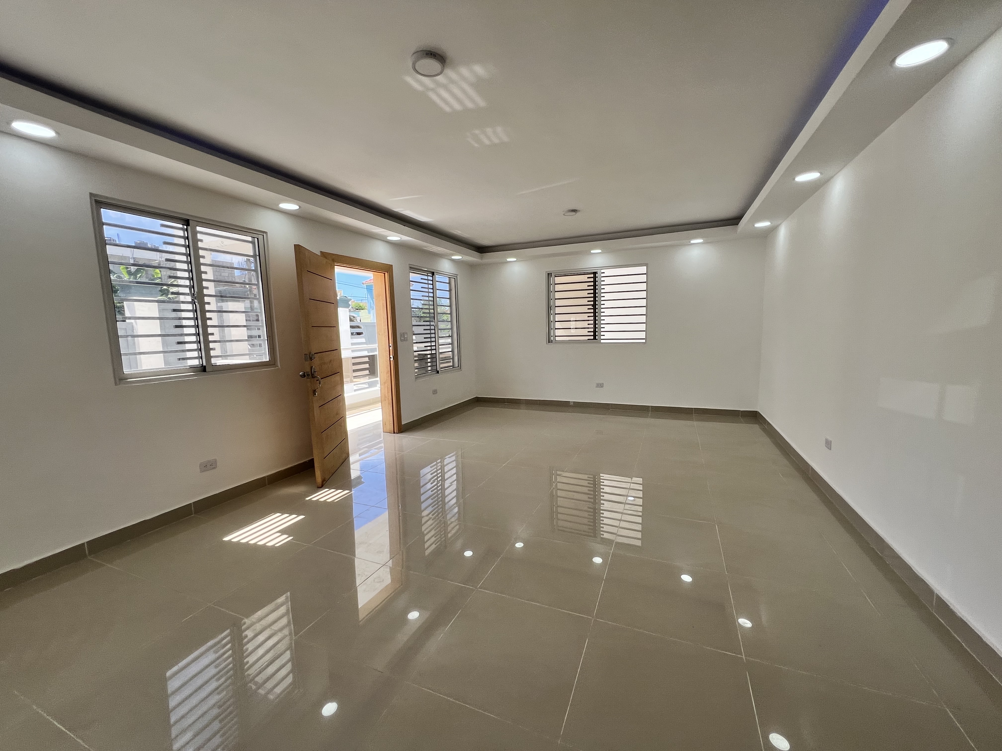 casas - venta de casa con piscina en la autopista de san Isidro brisa oriental  3