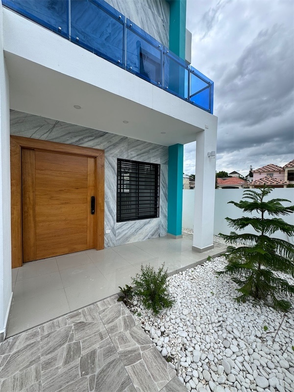 casas - Casa De dos niveles moderna en Proyecto cerrado. 9