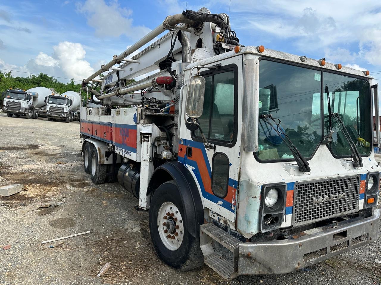 camiones y vehiculos pesados - MACK CAMION BOMBA SCHWING 4