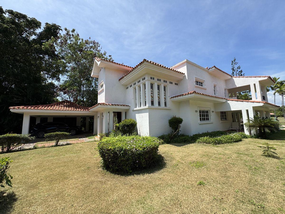 casas - Vendo casa de 3 habitaciones con amplio solar en Metro Country Club 1