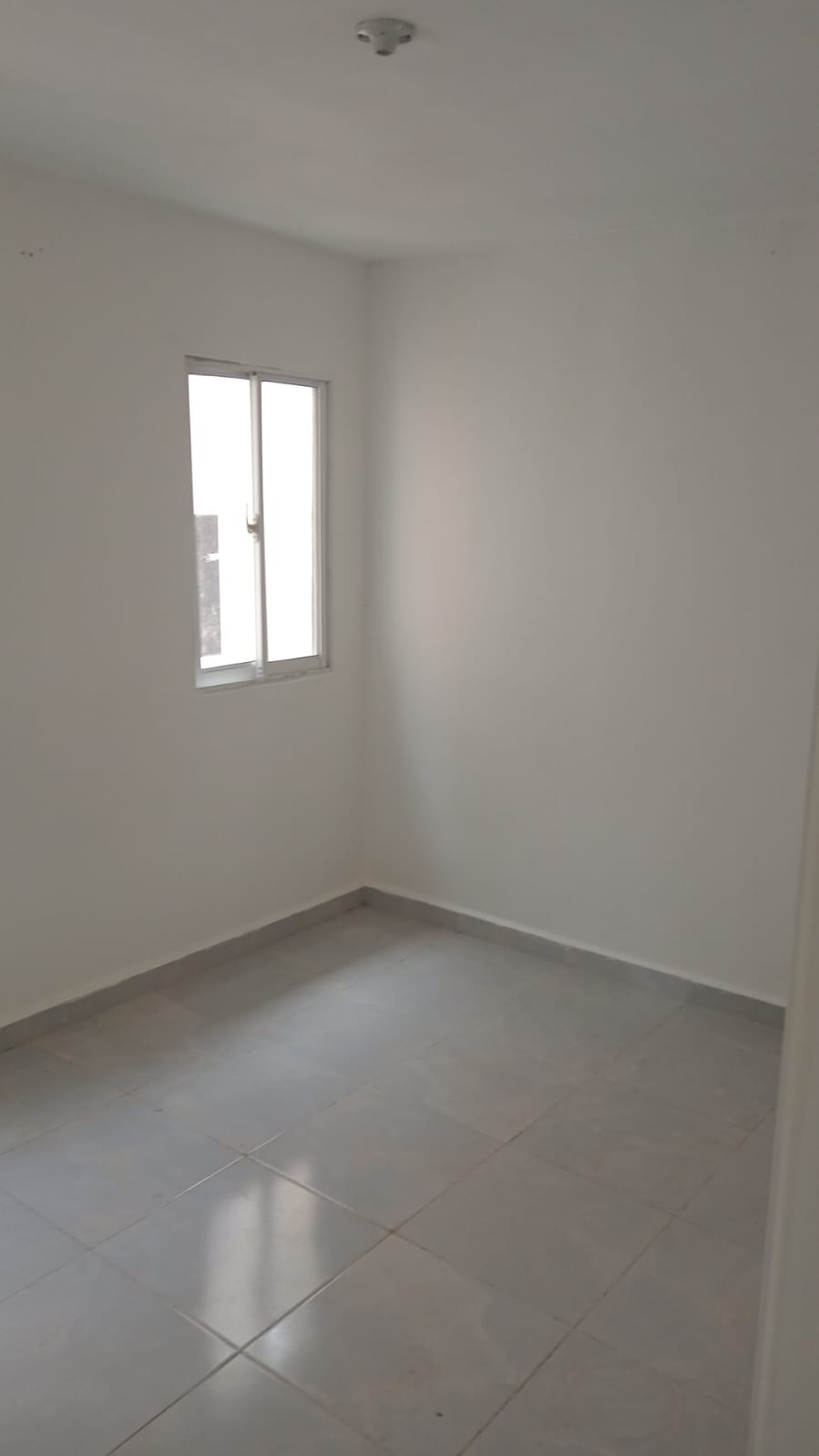 apartamentos - Tercer piso en la Avenida Jacobo Magluta 4