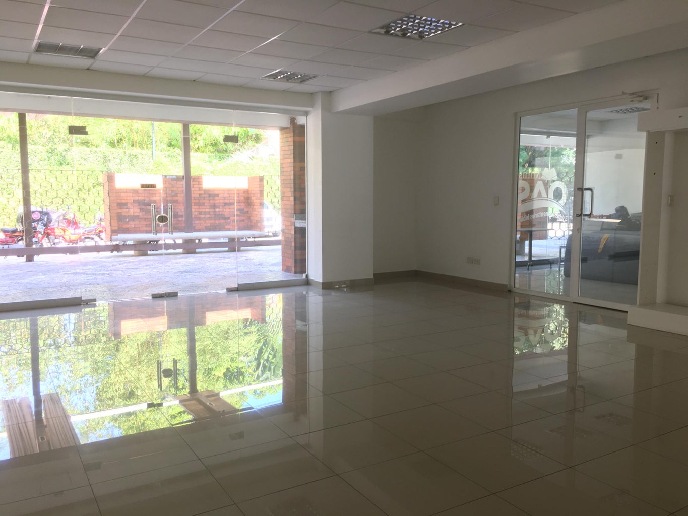 oficinas y locales comerciales - Local en alquiler en Piantini 5