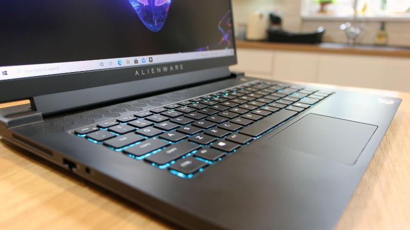 computadoras y laptops - LAPTOP DELL ALIENWARE RYZEN 7 16GB 256SSD 3050TI 3