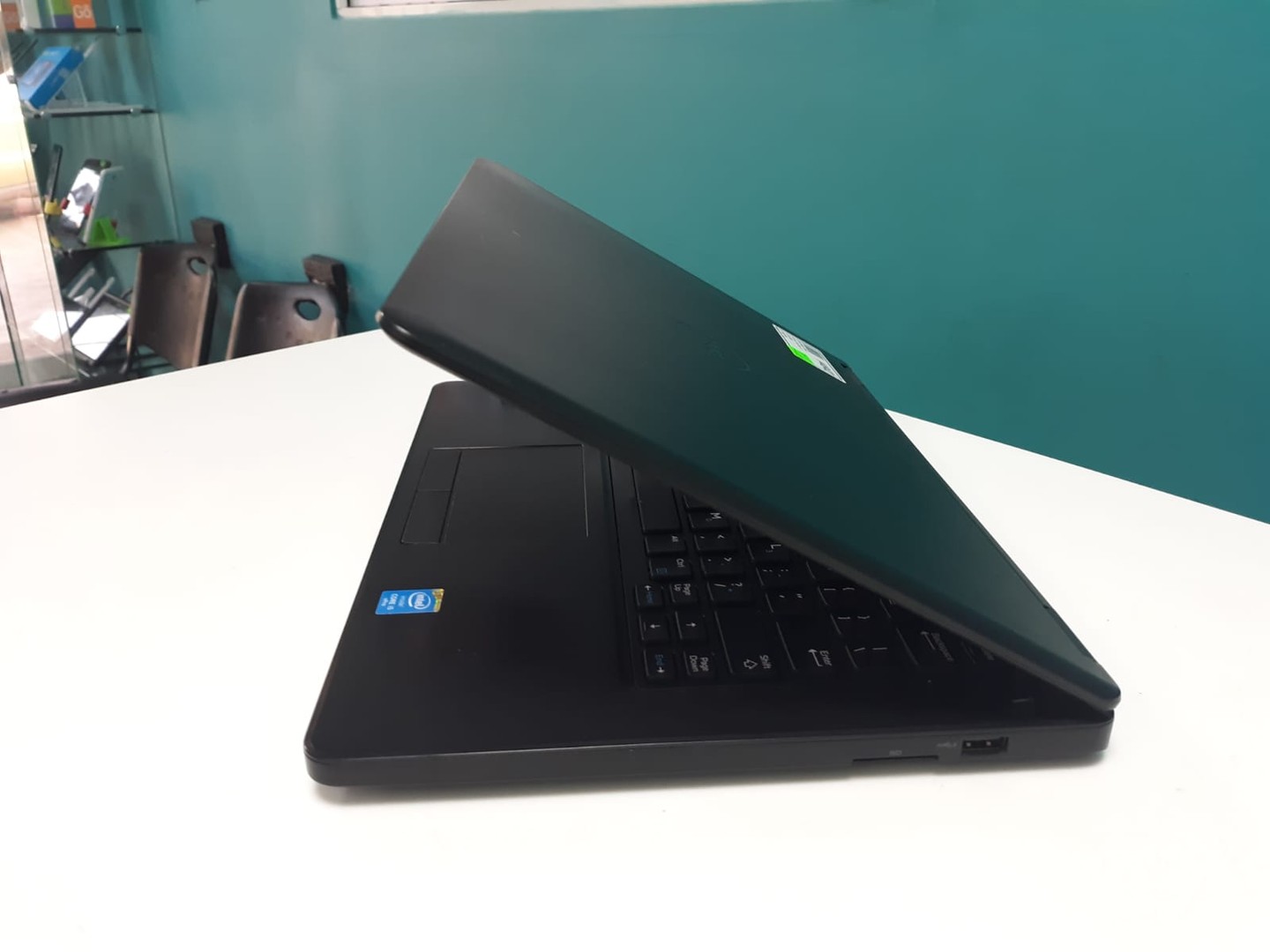 computadoras y laptops - Laptop, Dell Latitude E5450 / 5th Gen, Intel Core i5 / 8GB DDR3 / 128GB SSD		
*T 3