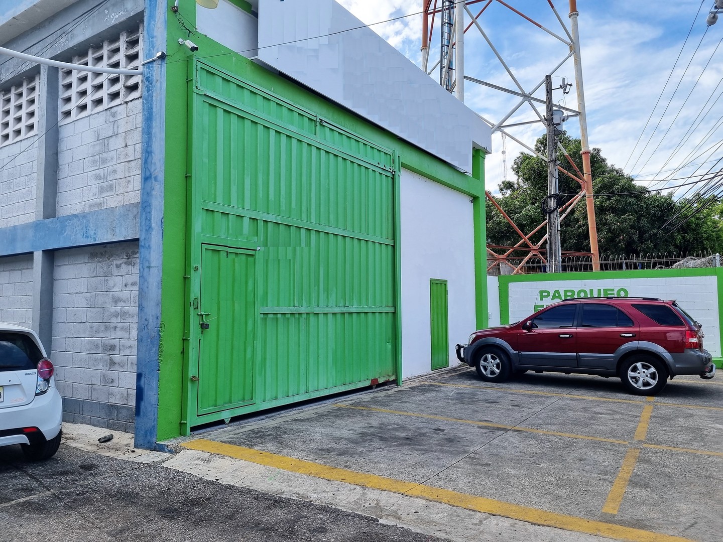 oficinas y locales comerciales - Alquiler Nave industrial de doble altura en block reforzado en Manoguayabo 0