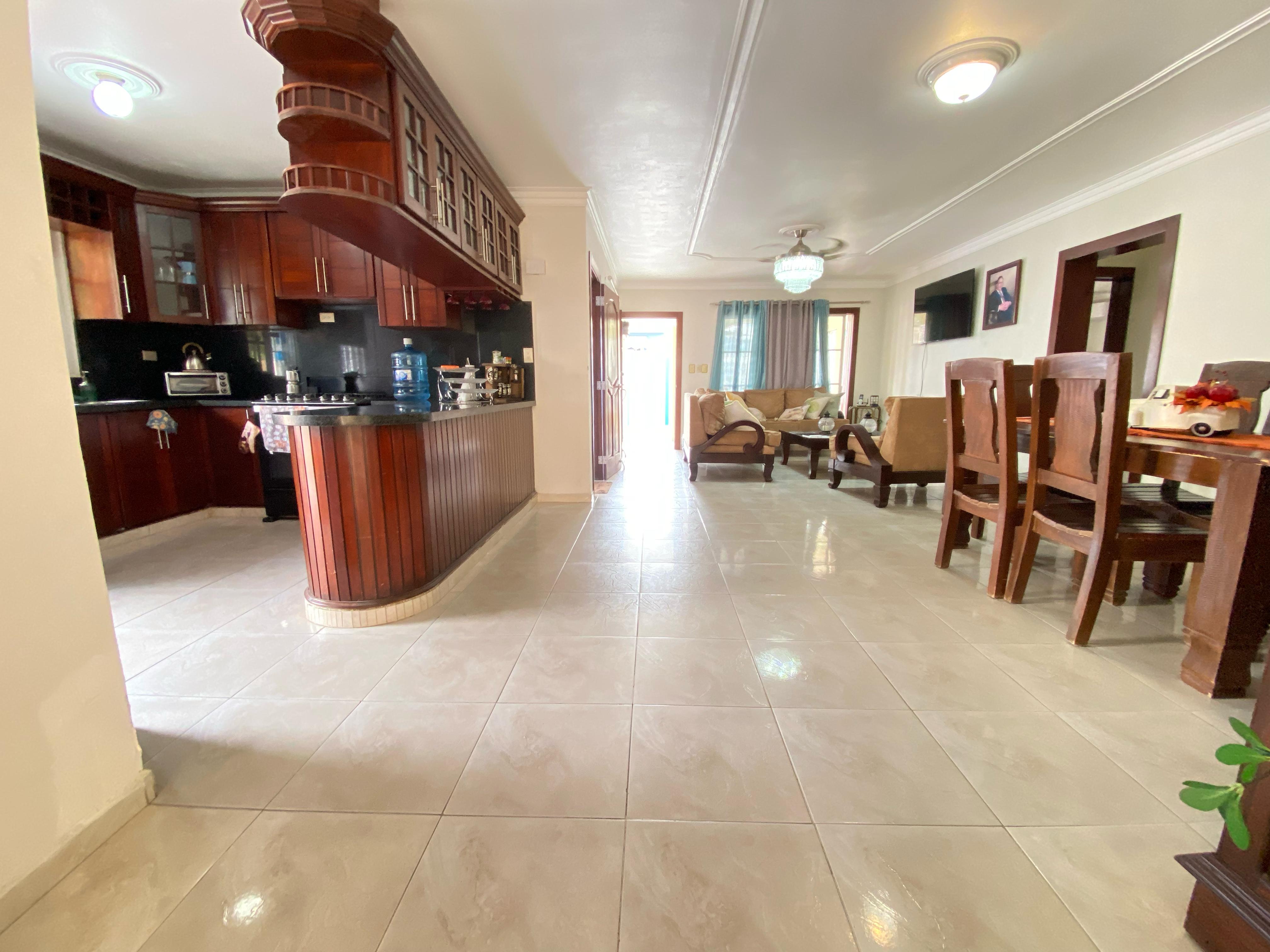 casas - Venta de amplia casa ubicada en SDO (las Caobas) 0