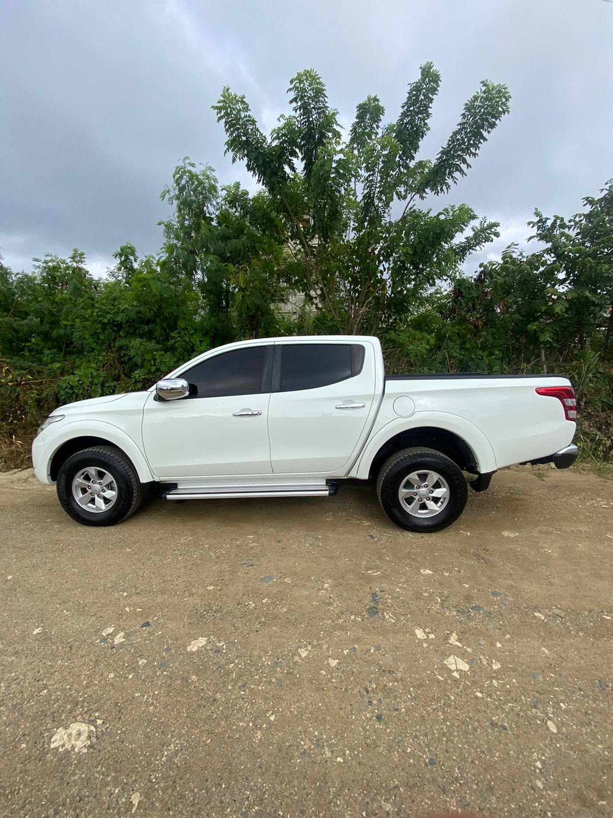 jeepetas y camionetas - mitsubishi l200 2013 3