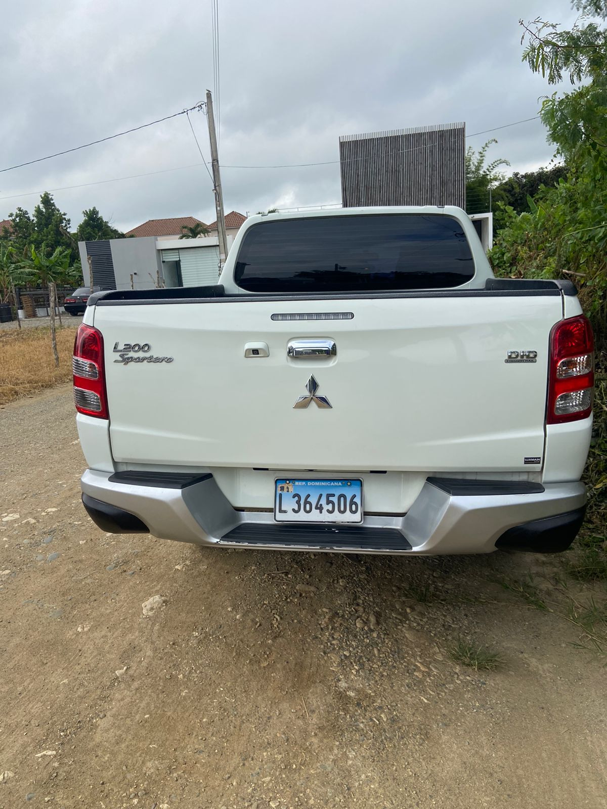 jeepetas y camionetas - mitsubishi l200 2013 4