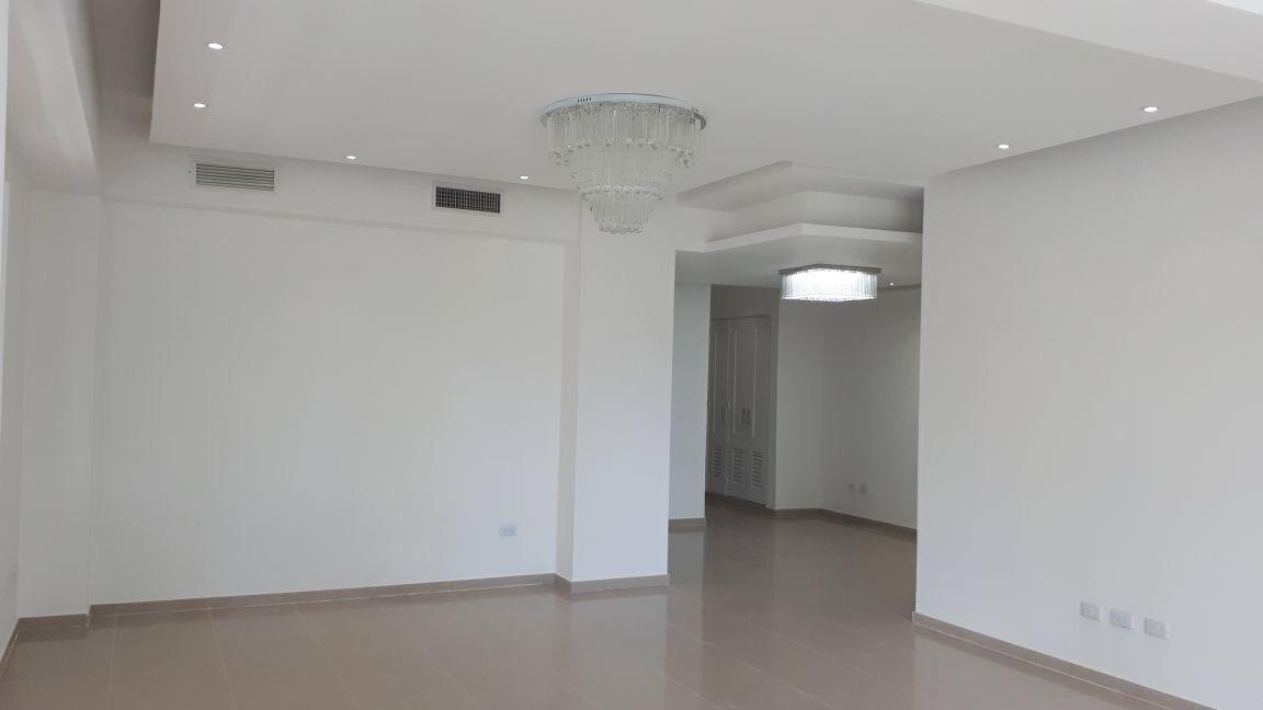 apartamentos - Se Renta Apartamento En La Evaristo Morales Torre Moderna Sin Intermediario