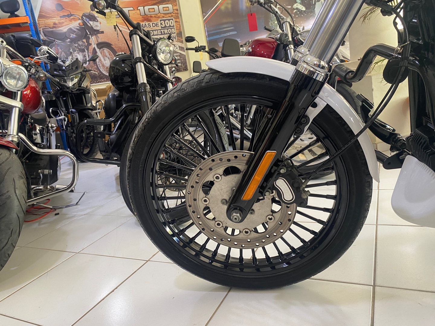 motores y pasolas - Harley Davidson Dyna Street Bob 1