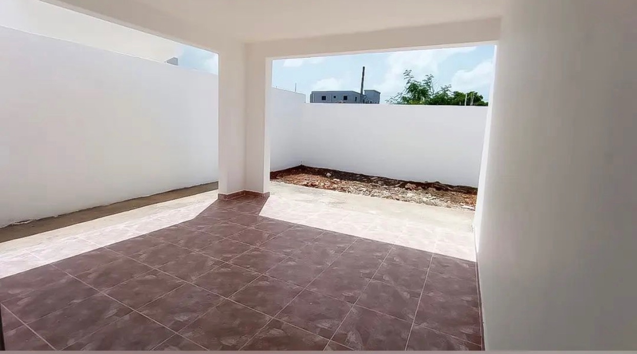 casas - Venta de casa en la autopista de san Isidro brisa oriental Santo Domingo  2