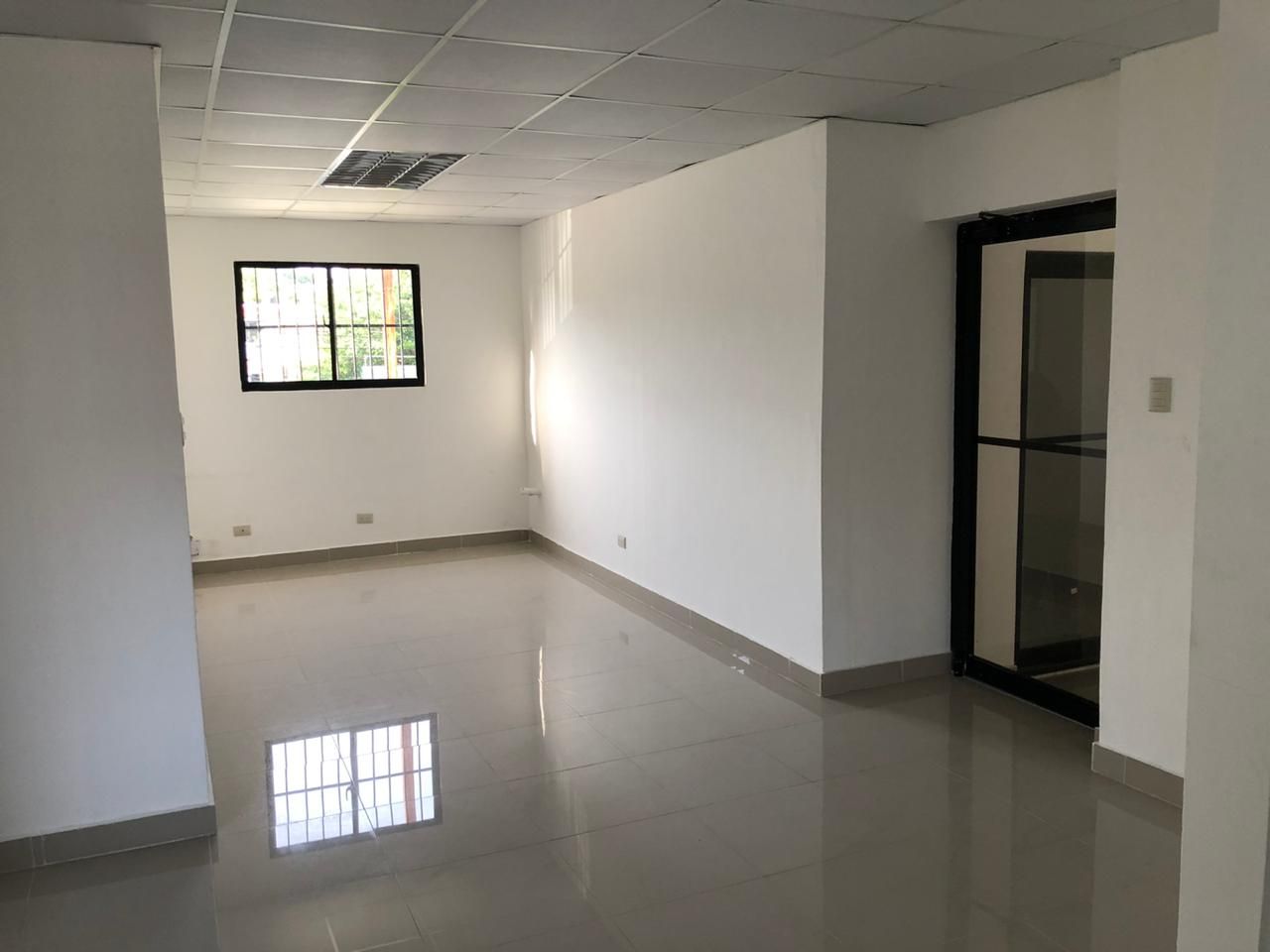 oficinas y locales comerciales -  1006 ALQUILER DE LOCAL-GAZCUE-42 MTS2 1