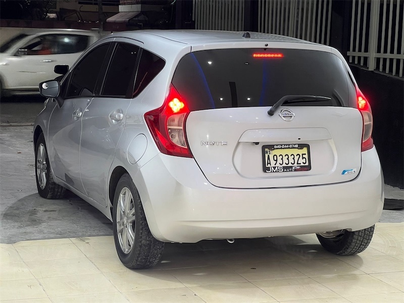 carros - NISSAN NOTE AÑO 2016 4