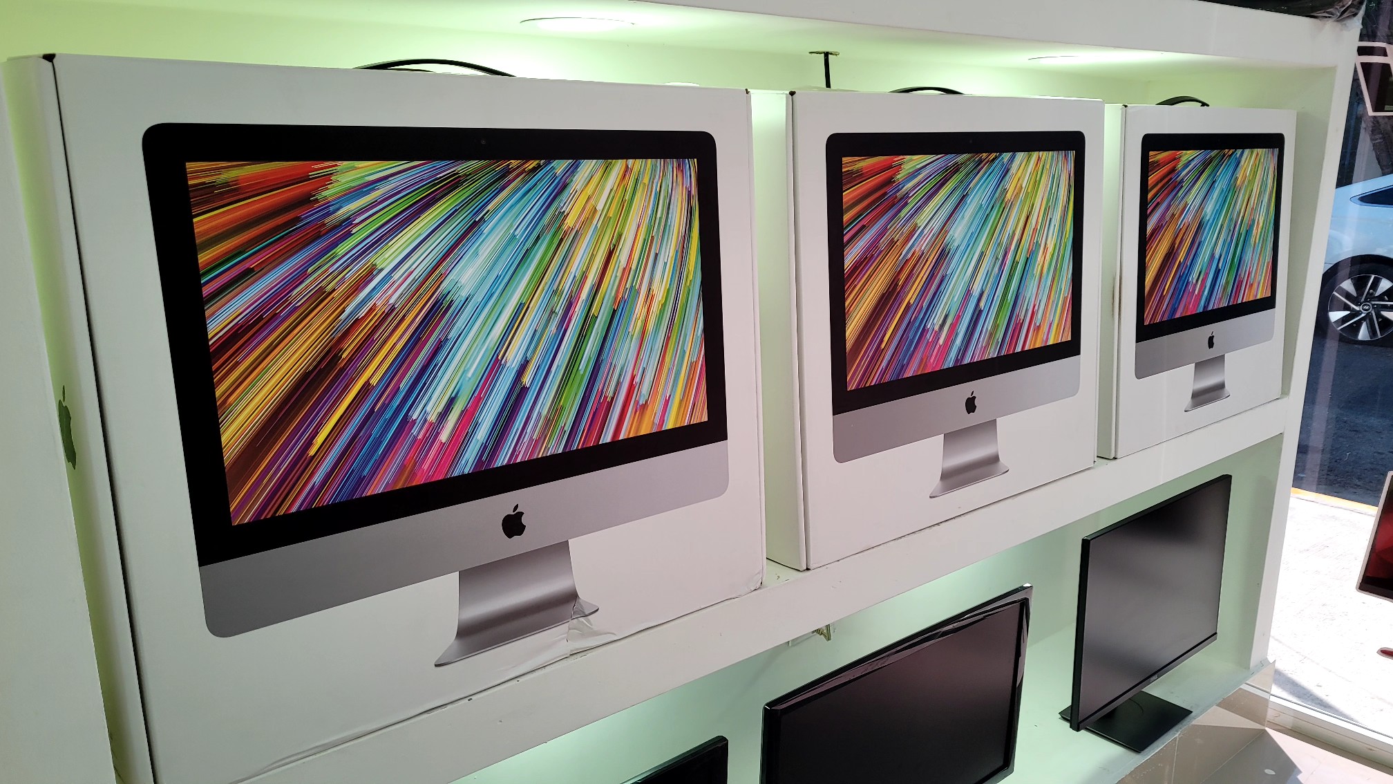 computadoras y laptops - Apple Imac Retina 21.5 Pulg Core i5 Ram 8gb ddr4 Disco 1TB en Caja año 2017