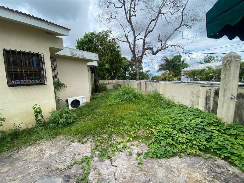 casas - Venta de casa 1000mts cerca del jardín botánico Arroyo Hondo Distrito Nacional 7