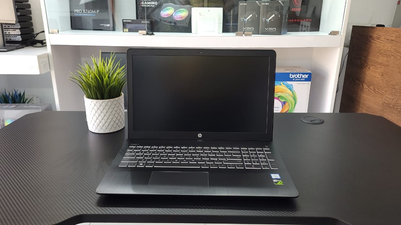 computadoras y laptops - Laptop HP Pavilion , Nvidia Intel i5 7ma , 16GB, 256 SSD , 15.6" plg