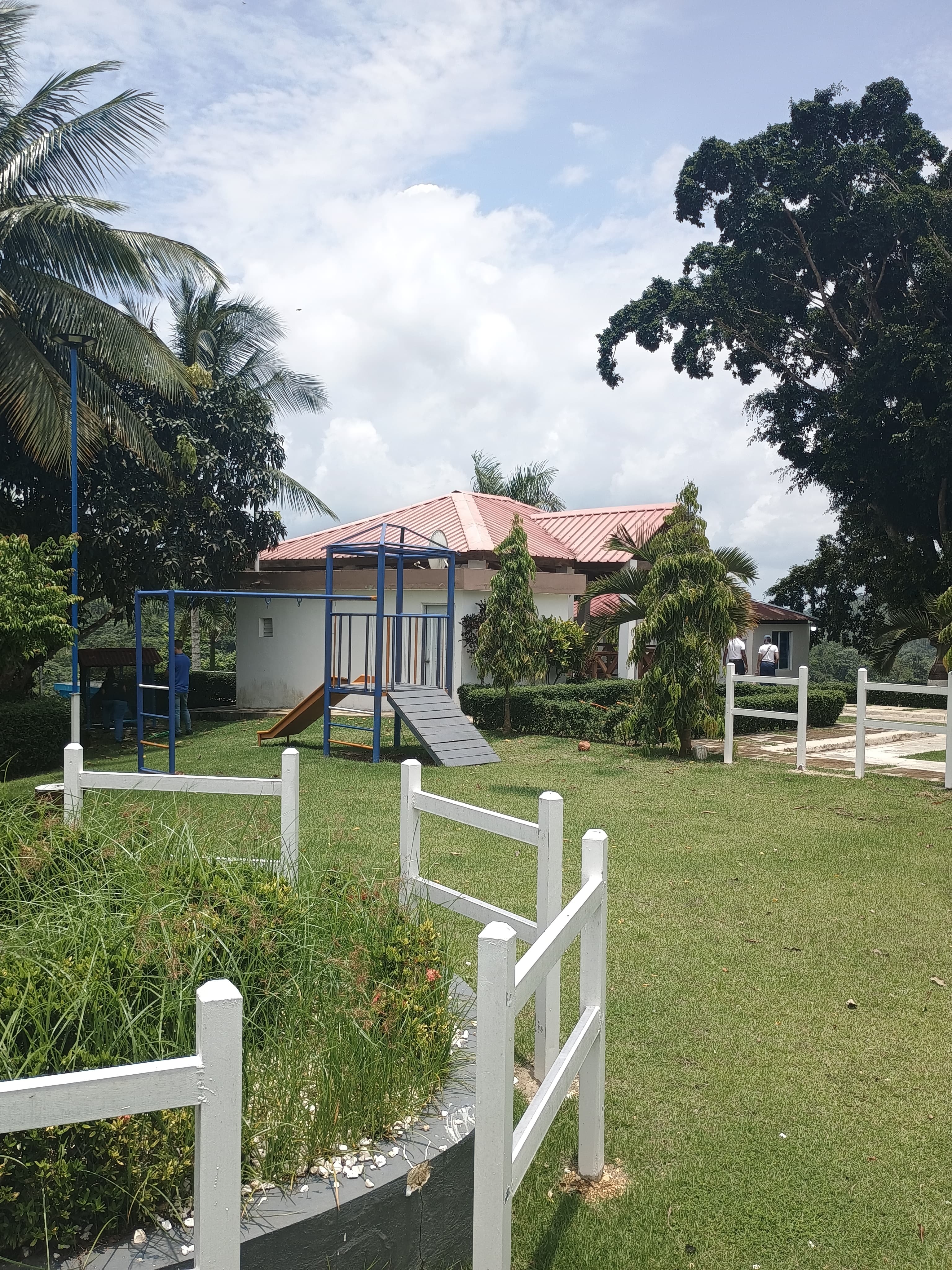 solares y terrenos - Fincas desde 2,500 metros, con rio, en Monte Plata 3