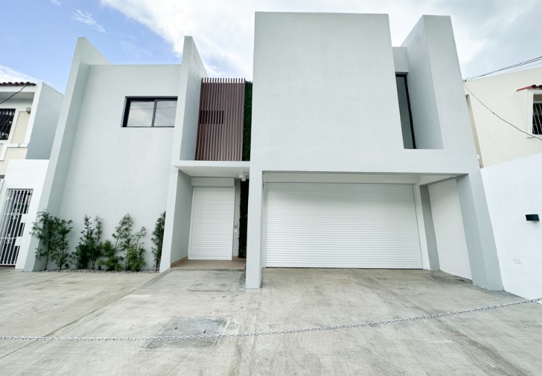 casas - Alquiler de Casa para Comercio - Oficina-  El Rosmil Distrito Nacional