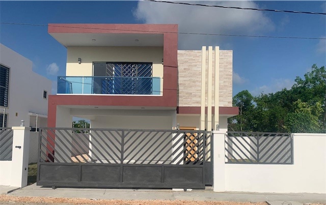 casas vacacionales y villas - Venta de Villa de 2 niveles con piscina en Bavaro punta cana zona turística 6