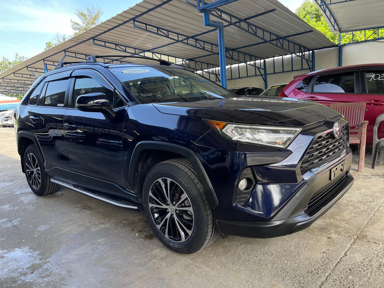 jeepetas y camionetas - 2019 Toyota Rav4 XLE Premium 60 Mil Millas  3