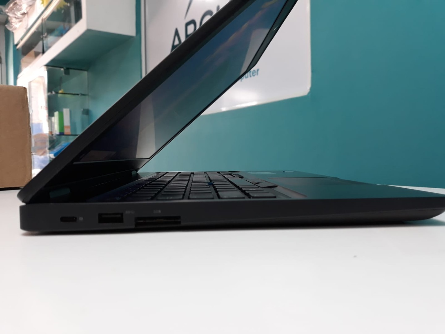 computadoras y laptops - Laptop, Dell Latitude 5580 / 7th Gen, Intel Core i5 / 8GB DDR4 / 512GB SSD
 6