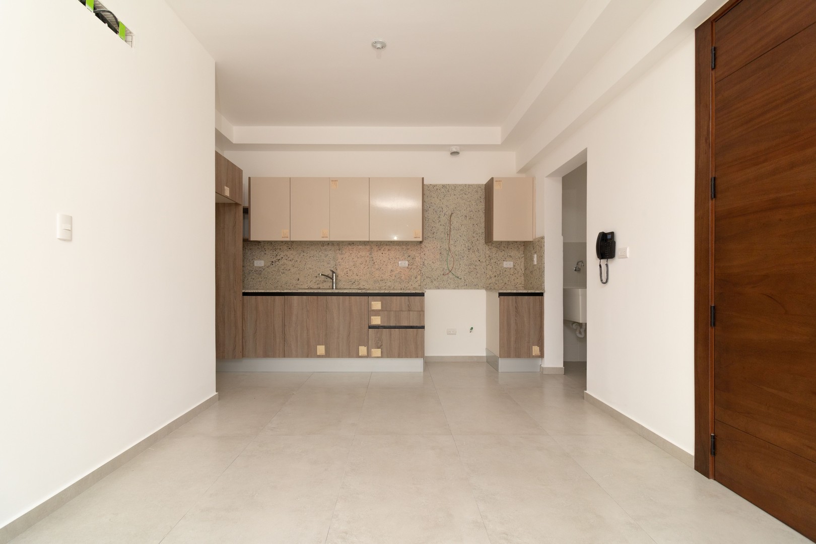 apartamentos - La Esperilla vacio 3er piso 1 habitacion 1.5 baños 2 parqueos area social 4