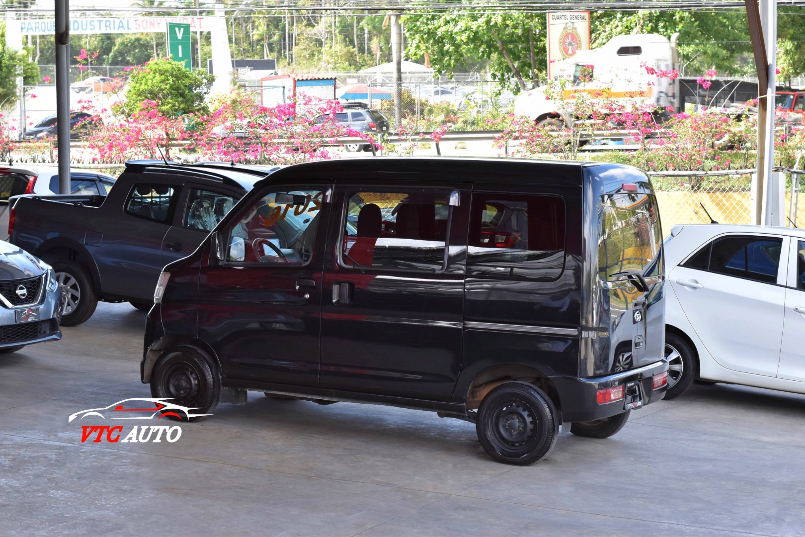 jeepetas y camionetas - Daihatsu Hijet 2016, Usada en excelente condición 9