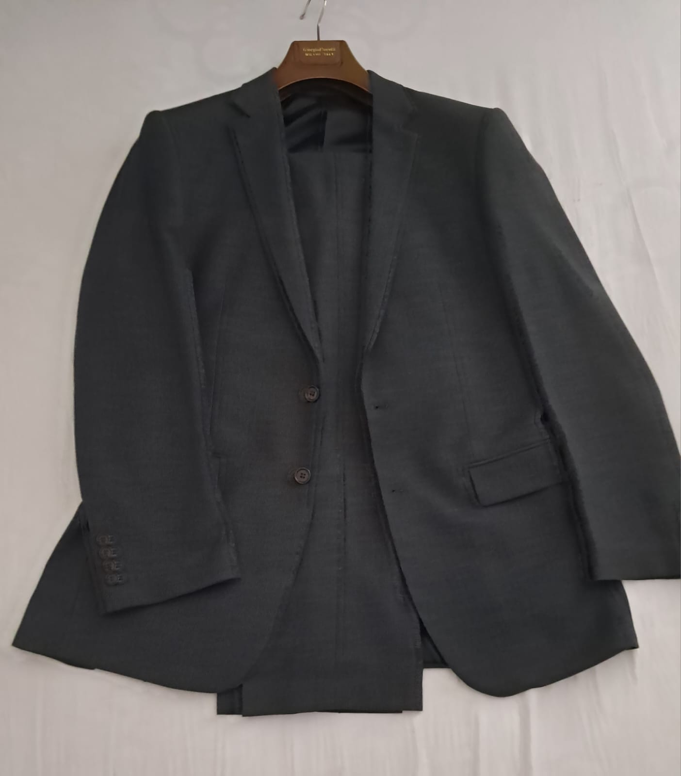 ropa para hombre - Vendo set de trajes para hombres de oficina