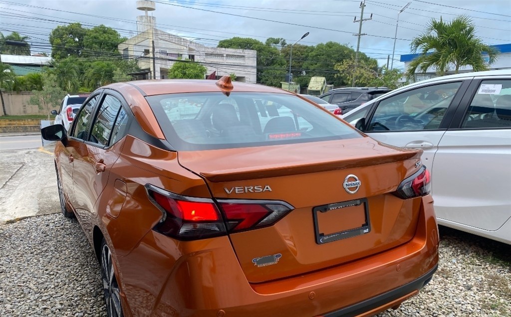 carros - 2020 Nissan Versa SR SPORT  6