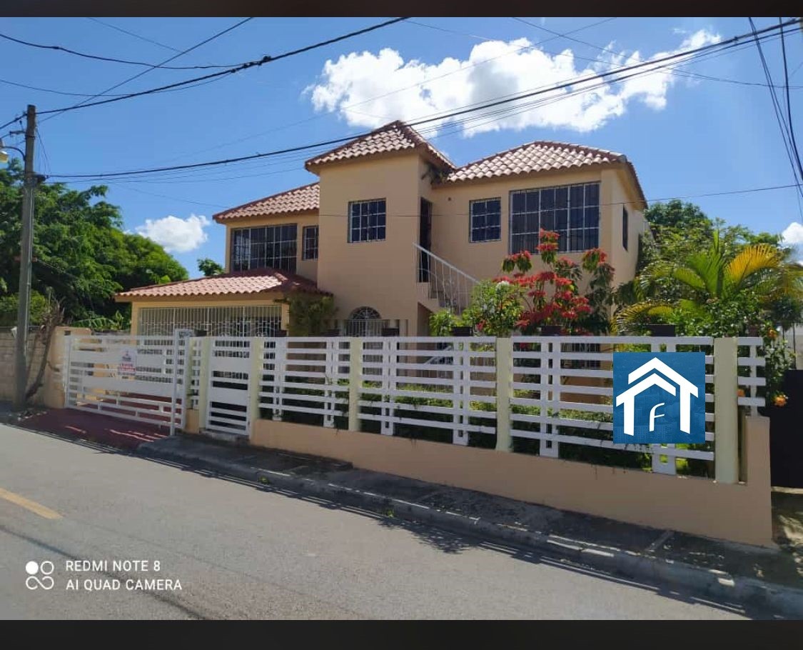 casas - Casa en venta en el Centro de Higuey