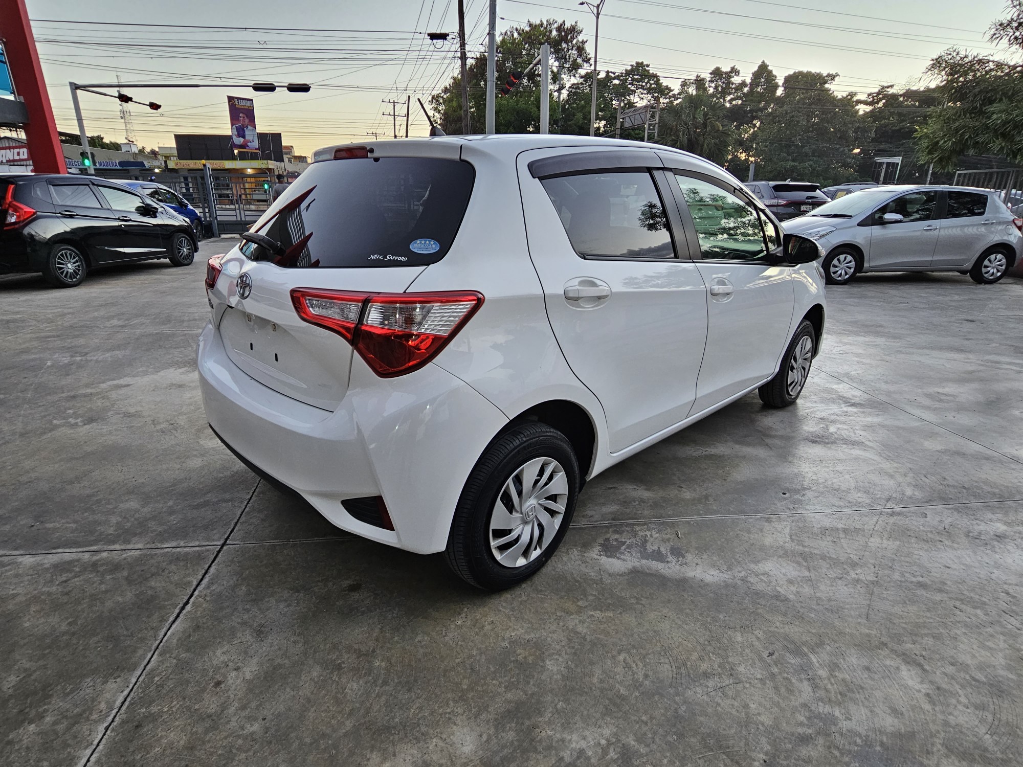 carros - Toyota Vitz 2017  5