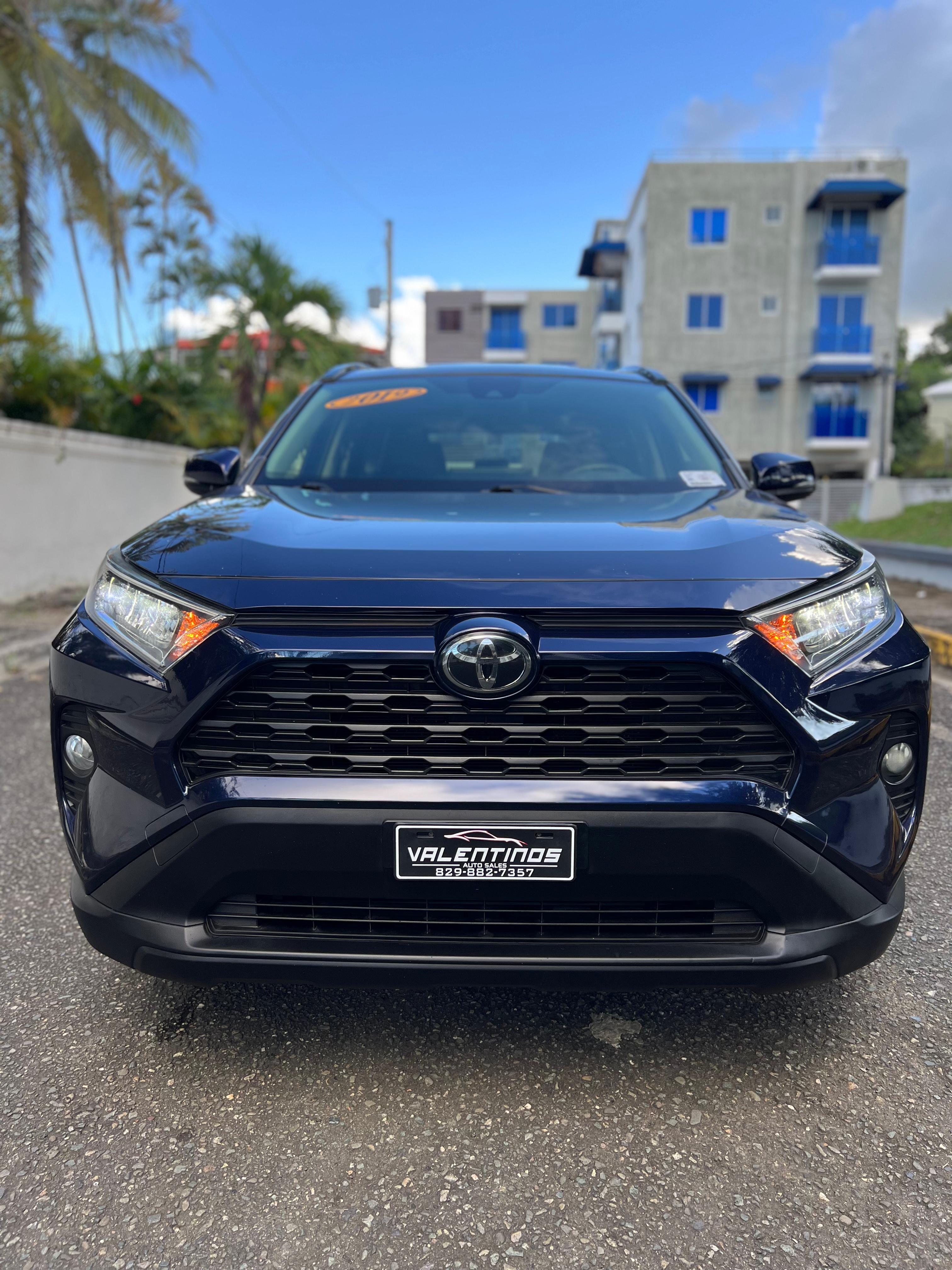 jeepetas y camionetas - Toyota rav4 2019 XLE premium  8