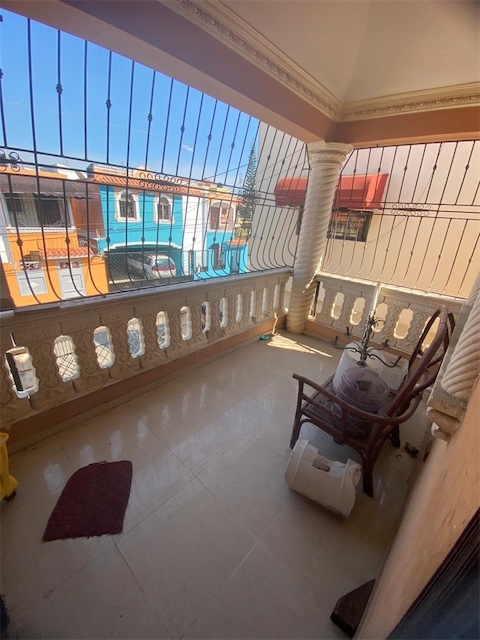 casas - Venta de casa súper grande en vista hermosa Santo Domingo este 4