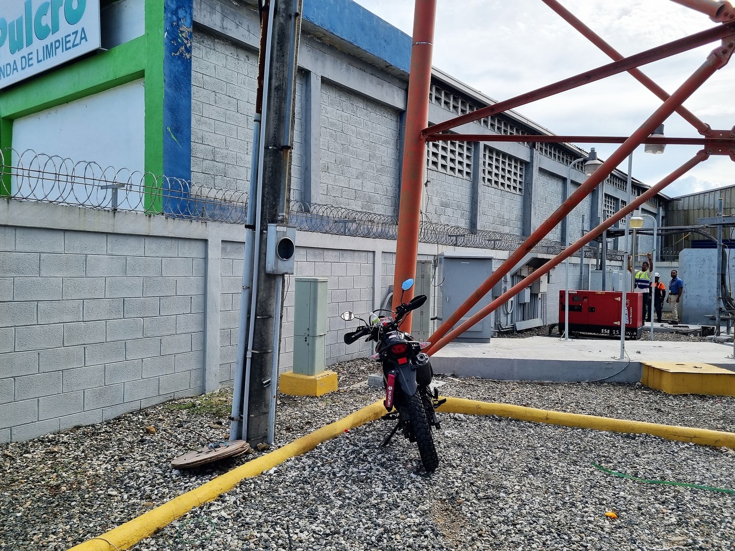 oficinas y locales comerciales - Nave industrial de doble altura en block reforzado en Manoguayabo 4