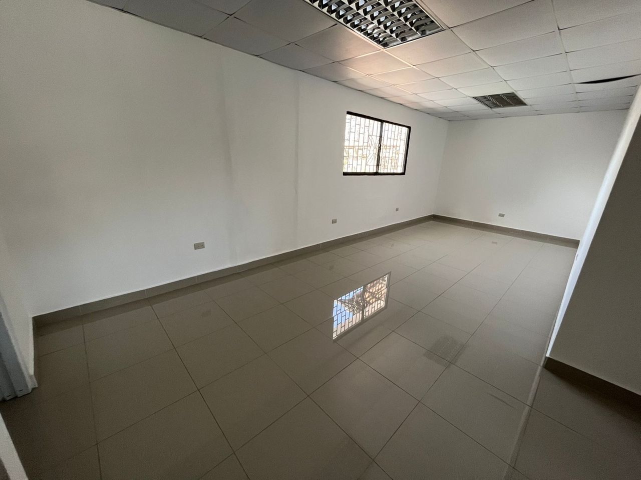 oficinas y locales comerciales -  1006 ALQUILER DE LOCAL-GAZCUE-42 MTS2 3