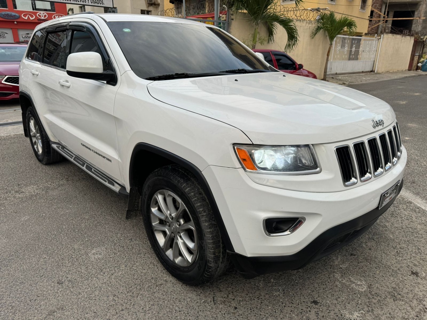 jeepetas y camionetas - Jeep Grand Cherokee Laredo 2016 Clean Carfax