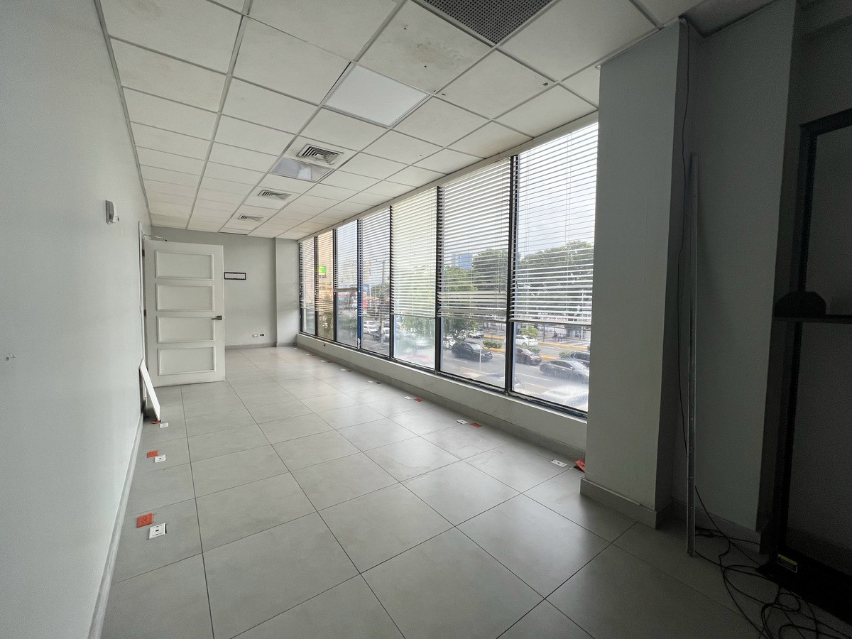 oficinas y locales comerciales - 🔵Alquilo local 64 mts en Piantini 2do piso 
 0