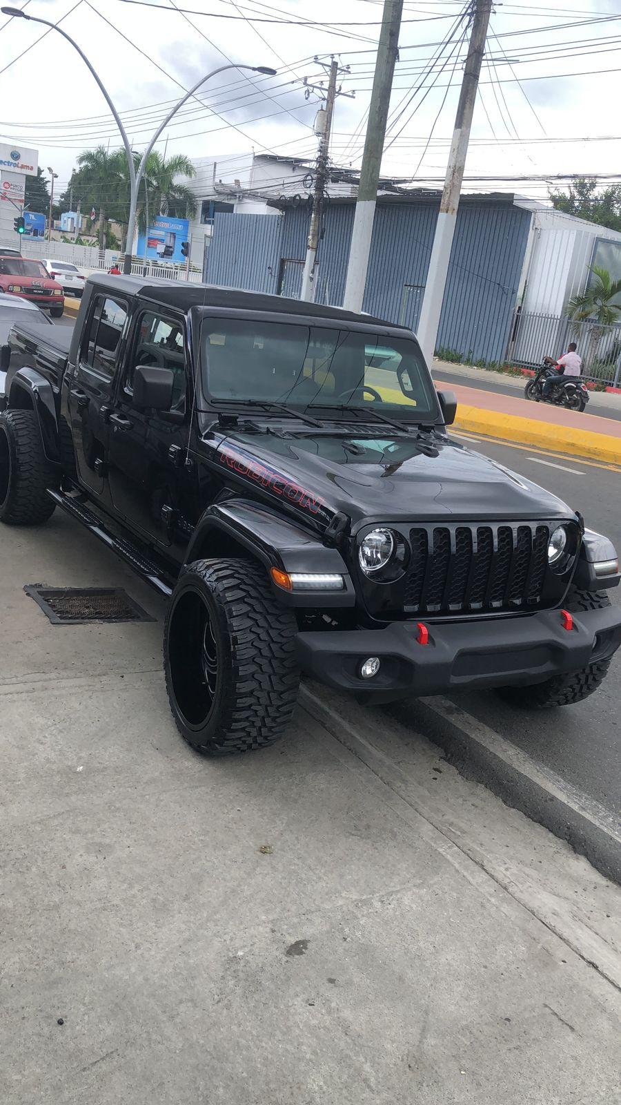 jeepetas y camionetas - Jeep gladiador sport 4x4  año 2021 19044 millas 2