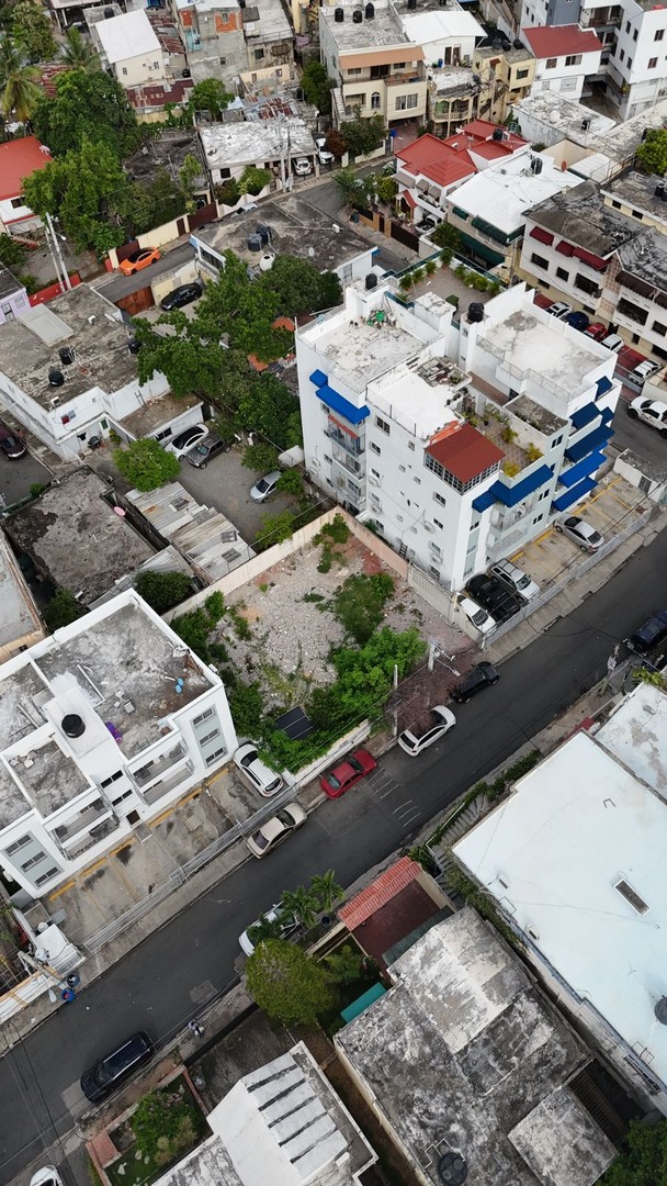 solares y terrenos - Vendo solar con anteproyecto aprobado en Distrito Nacional 