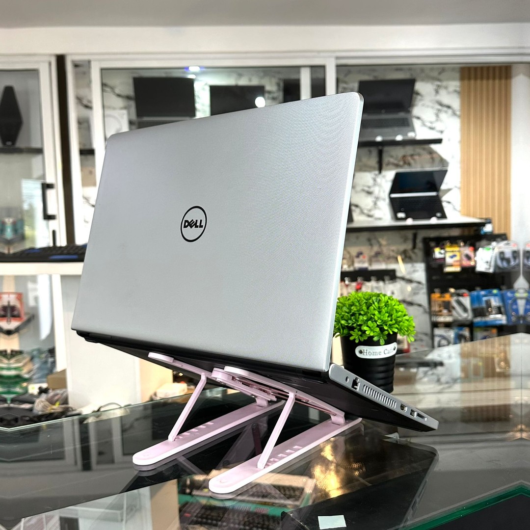 computadoras y laptops - Hermosa Laptop DELL inspiron i5 6ta. Gen. 5