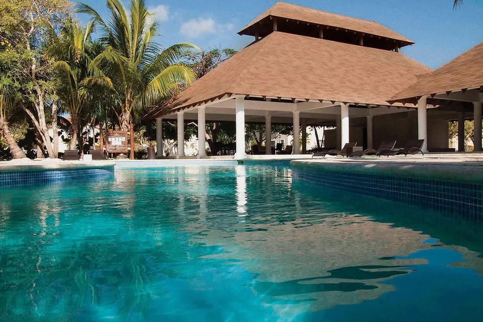 casas vacacionales y villas - Hermosa Villa en venta en Costa Bávaro Beach Resort, Villas del Sol II
 0