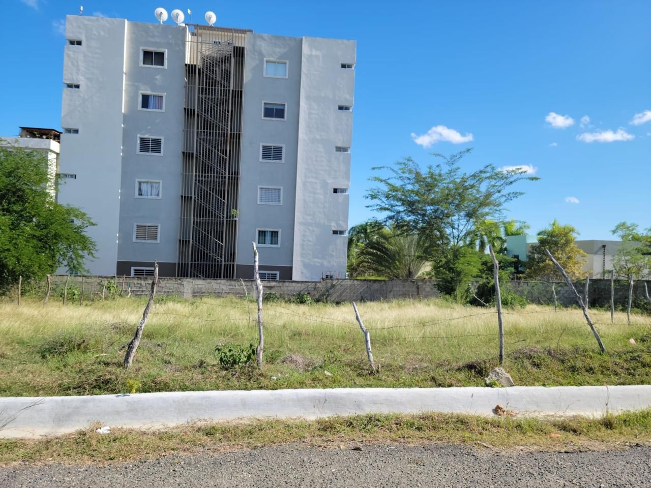 solares y terrenos - Solar 400 Mts2 en Ave. Hispanoamericana  0