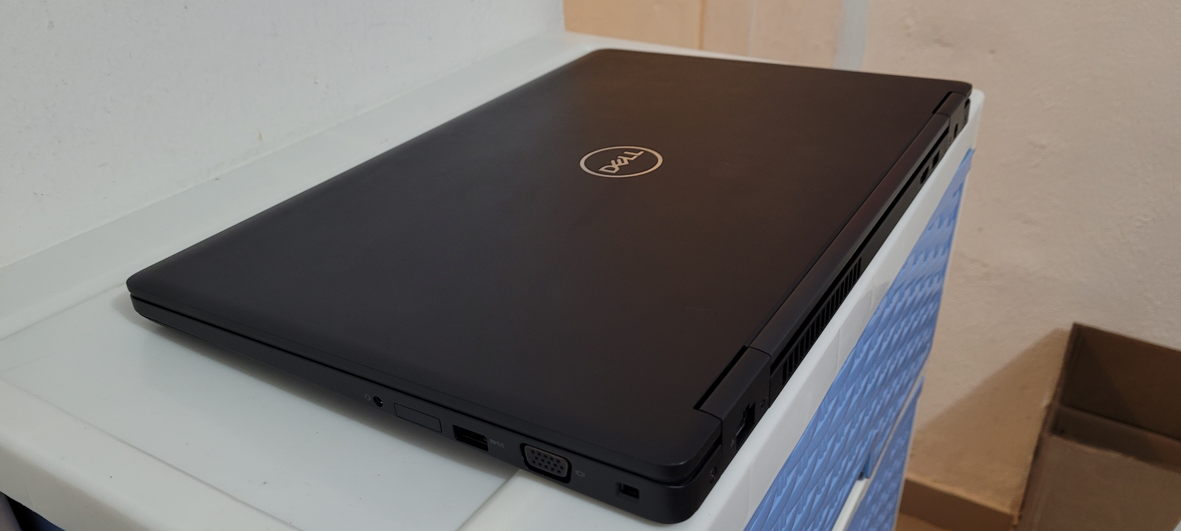 computadoras y laptops - Dell 5570 17 Pulg Core i7 6ta Ram 16gb Disco 256gb SSD Video intel y Aty Radeon 2