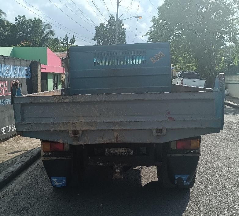 camiones y vehiculos pesados - Daihatsu volteo año 2002