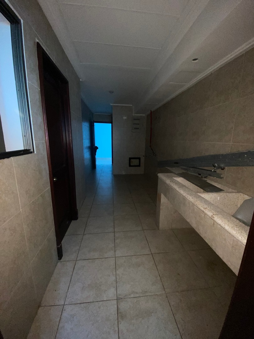apartamentos - Malecón Center, apartamento de 3 hab. + Serv. 3.5 baños, 2 parqueos. desocupado. 6