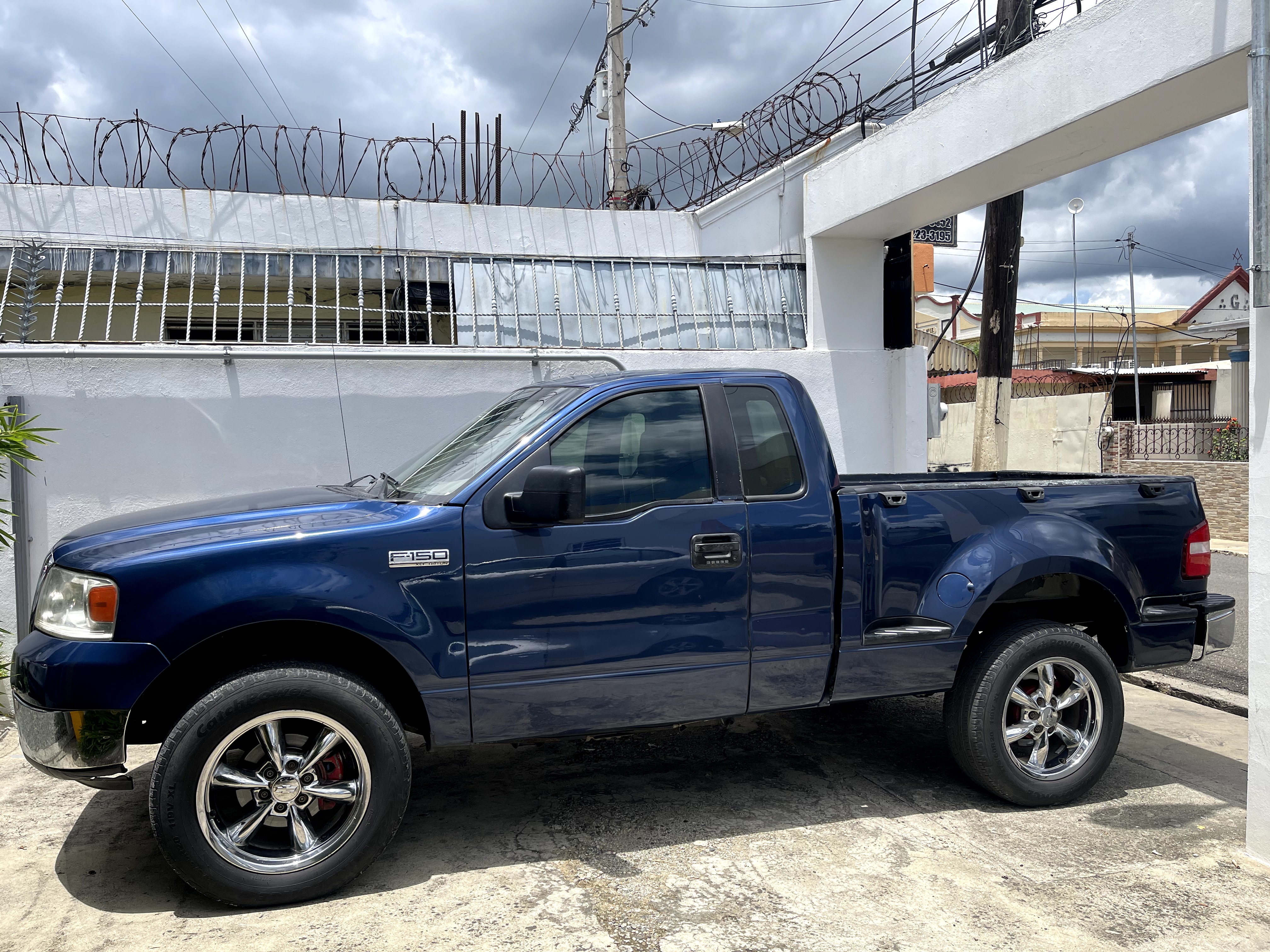 jeepetas y camionetas - FORD F-150 XLT 2005 UNA CABINA 1