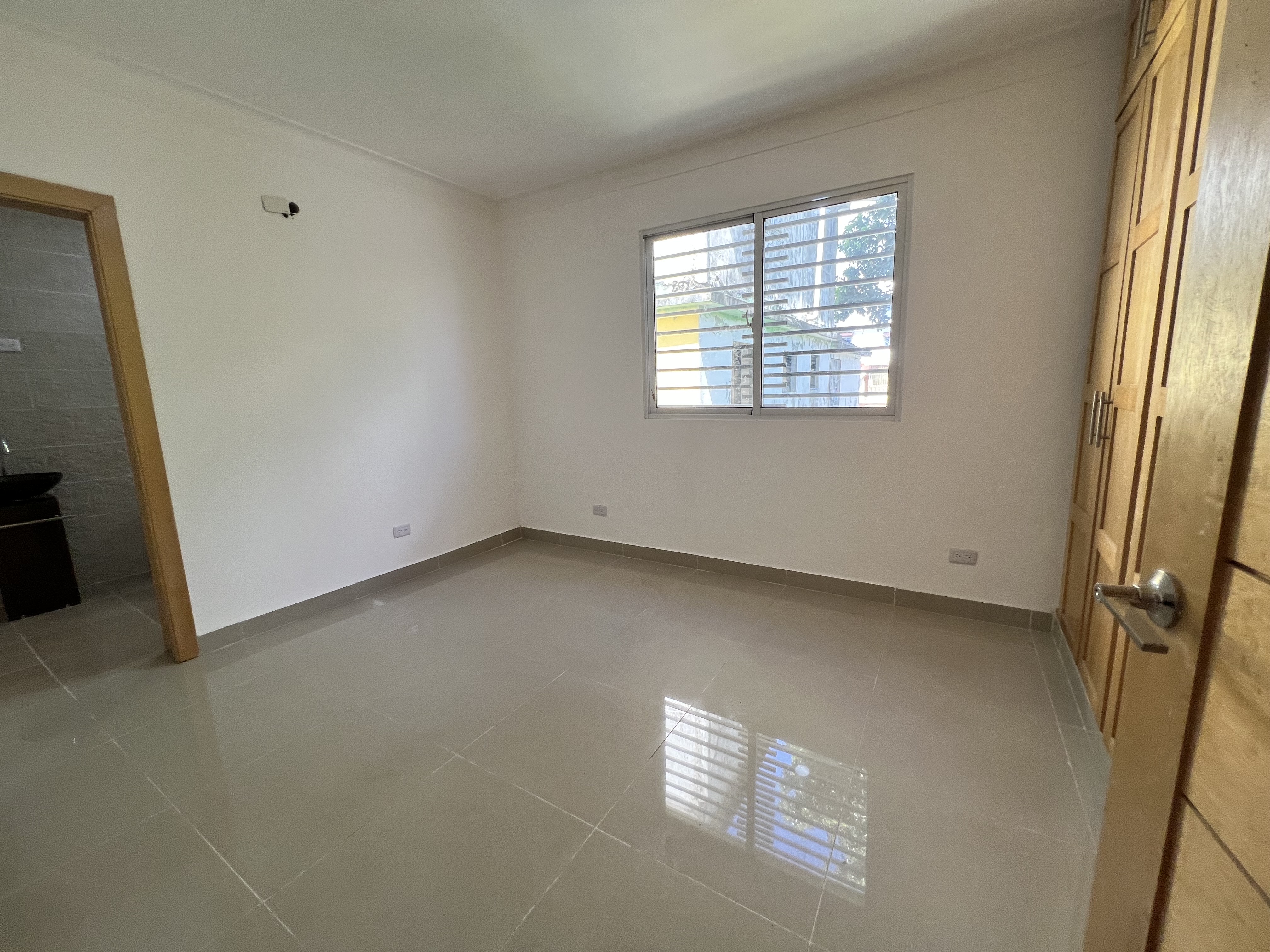 casas - venta de casa con piscina en la autopista de san Isidro brisa oriental  9