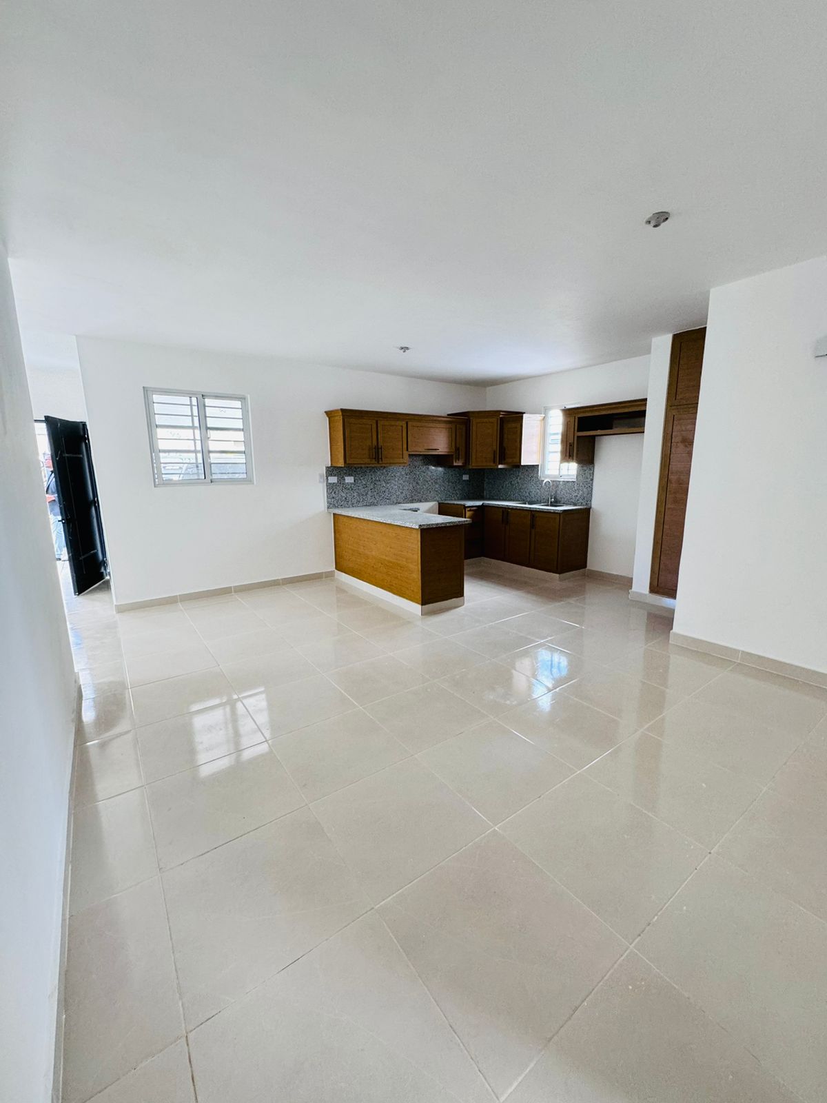 casas - MODERNA CASA EN VENTA EN LAS COLINAS DE GURABO. 1