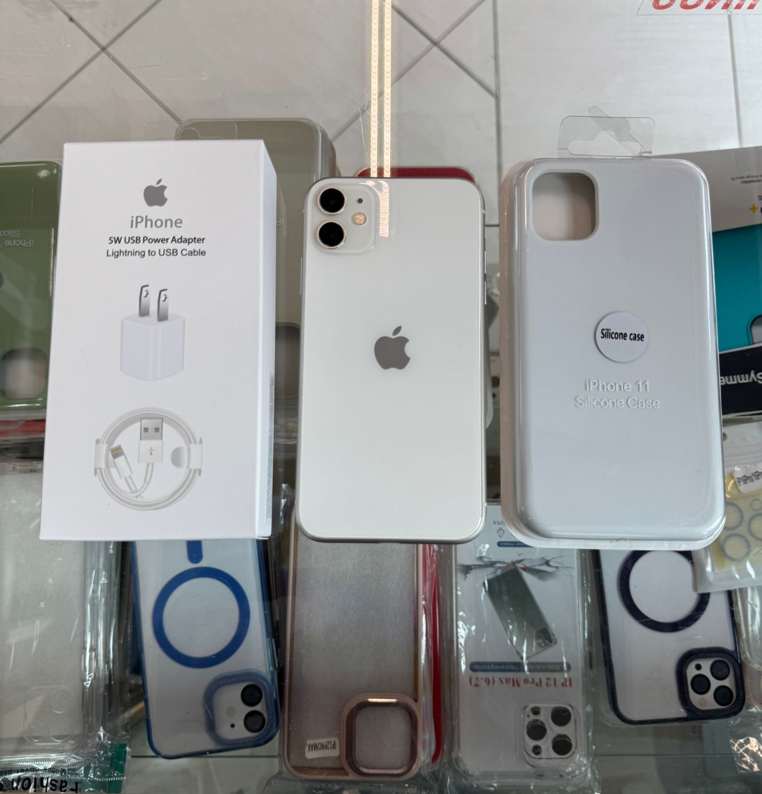 celulares y tabletas - Iphone 11 blanco 64 GB desbloqueado