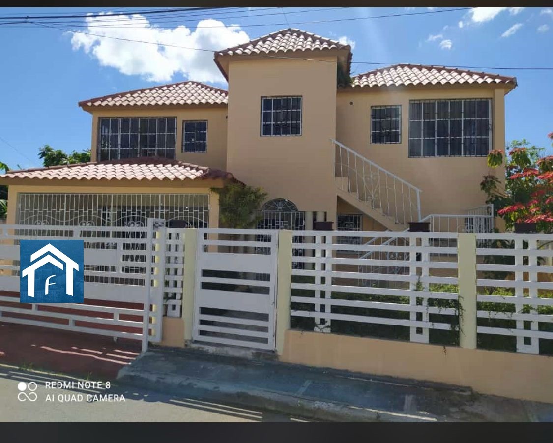 casas - Casa en venta en el Centro de Higuey 2